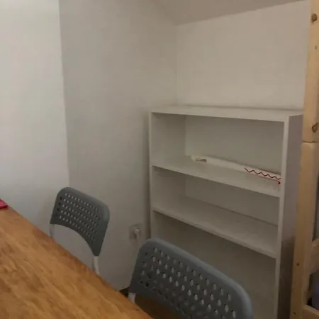 Nyva House אכסניה *