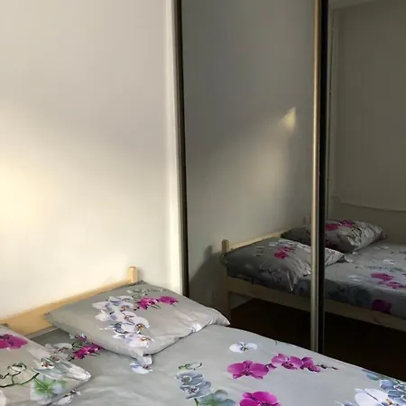 Nyva House אכסניה *